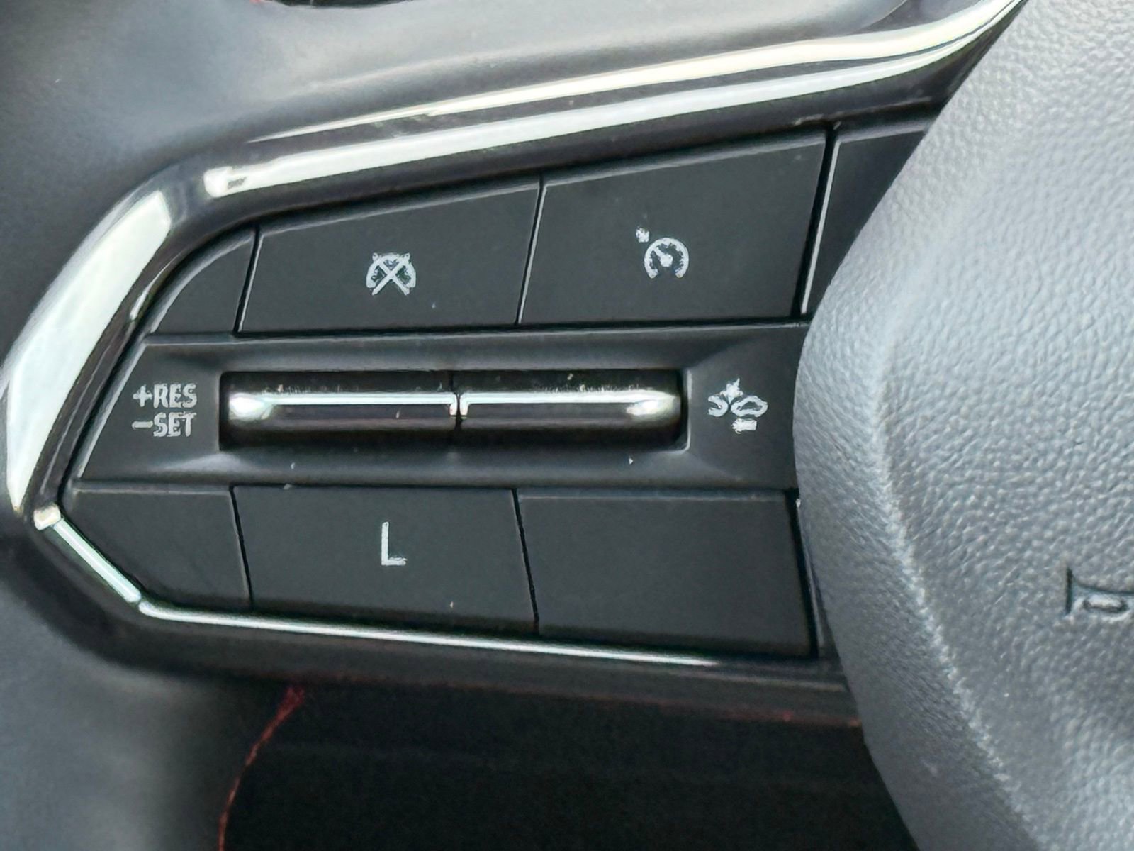 Used 2025 Chevrolet Equinox RS image 30