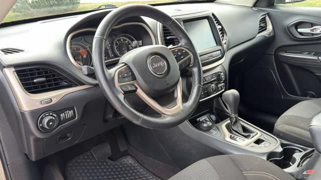Used 2016 Jeep Cherokee Latitude w/ Cold Weather Group AWD/4WD image 6