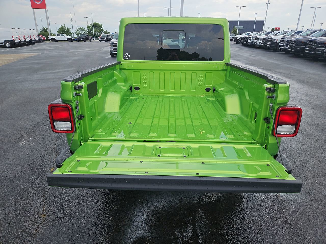 New 2025 Jeep Gladiator Sport image 7