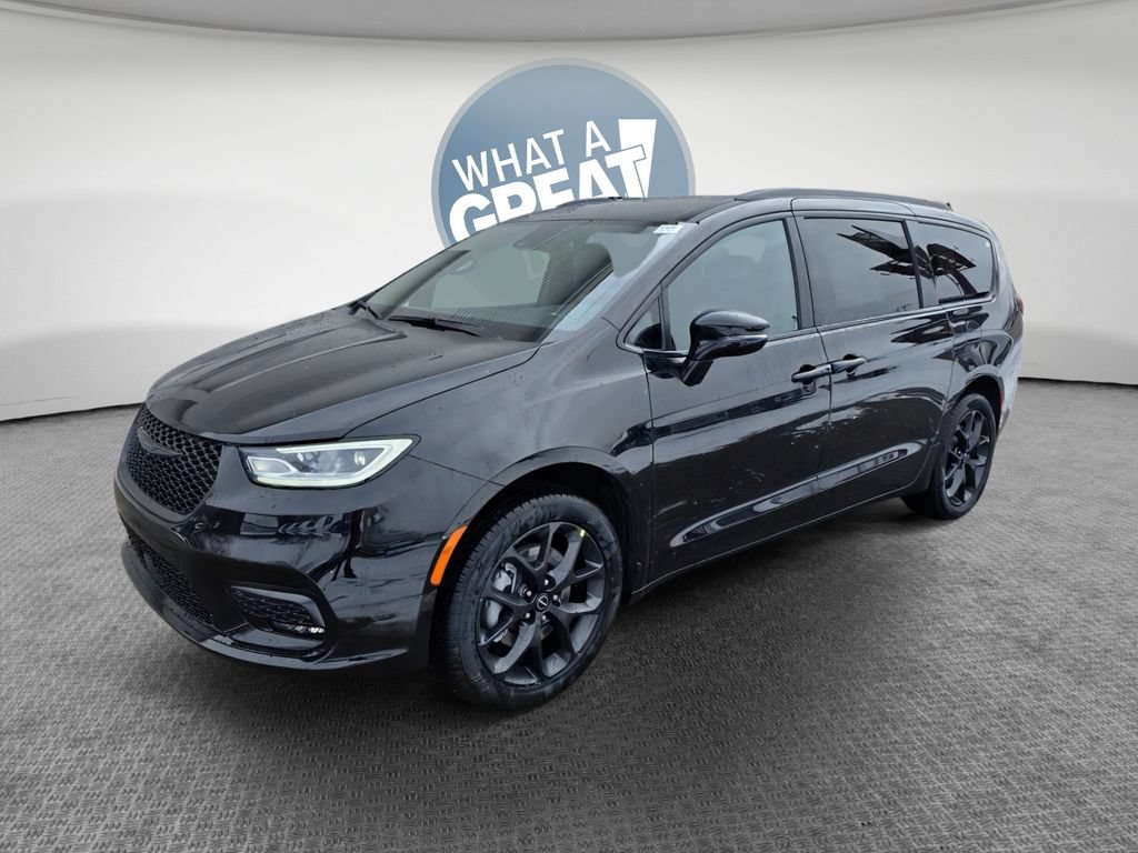 New 2026 Chrysler Pacifica Select w/ S Appearance Package