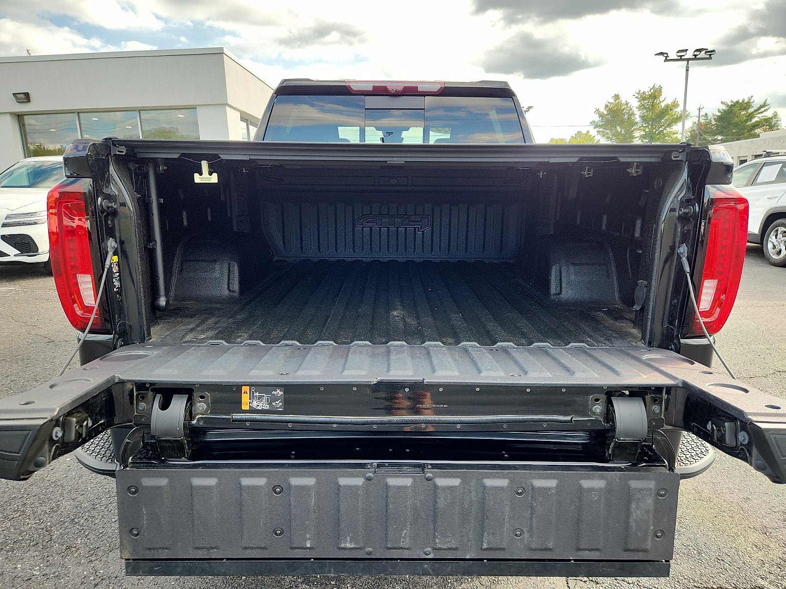 Certified 2024 GMC Sierra 1500 AT4 w/ Technology Package AWD/4WD image 30