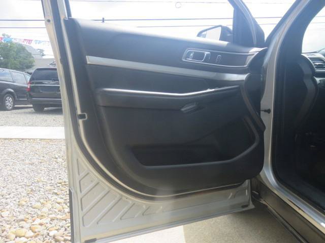 Used 2017 Ford Explorer XLT AWD/4WD image 13