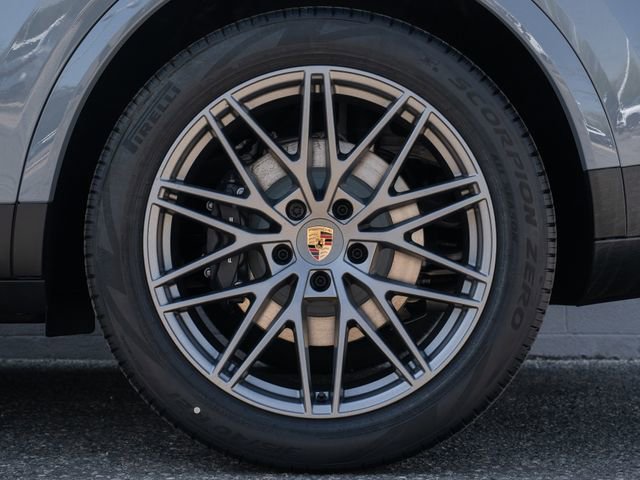 New 2026 Porsche Cayenne Coupe AWD/4WD image 13