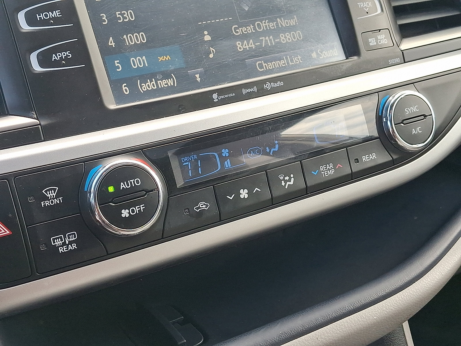 Used 2019 Toyota Highlander XLE AWD/4WD image 17