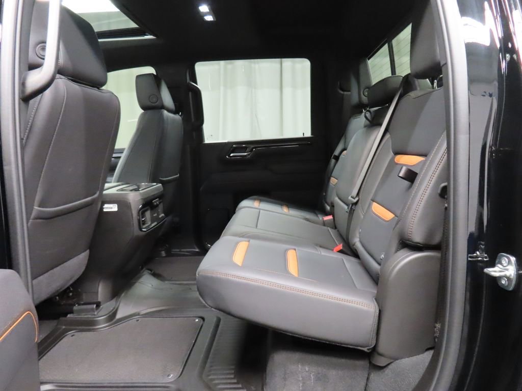 Used 2025 GMC Sierra 2500 AT4 image 10