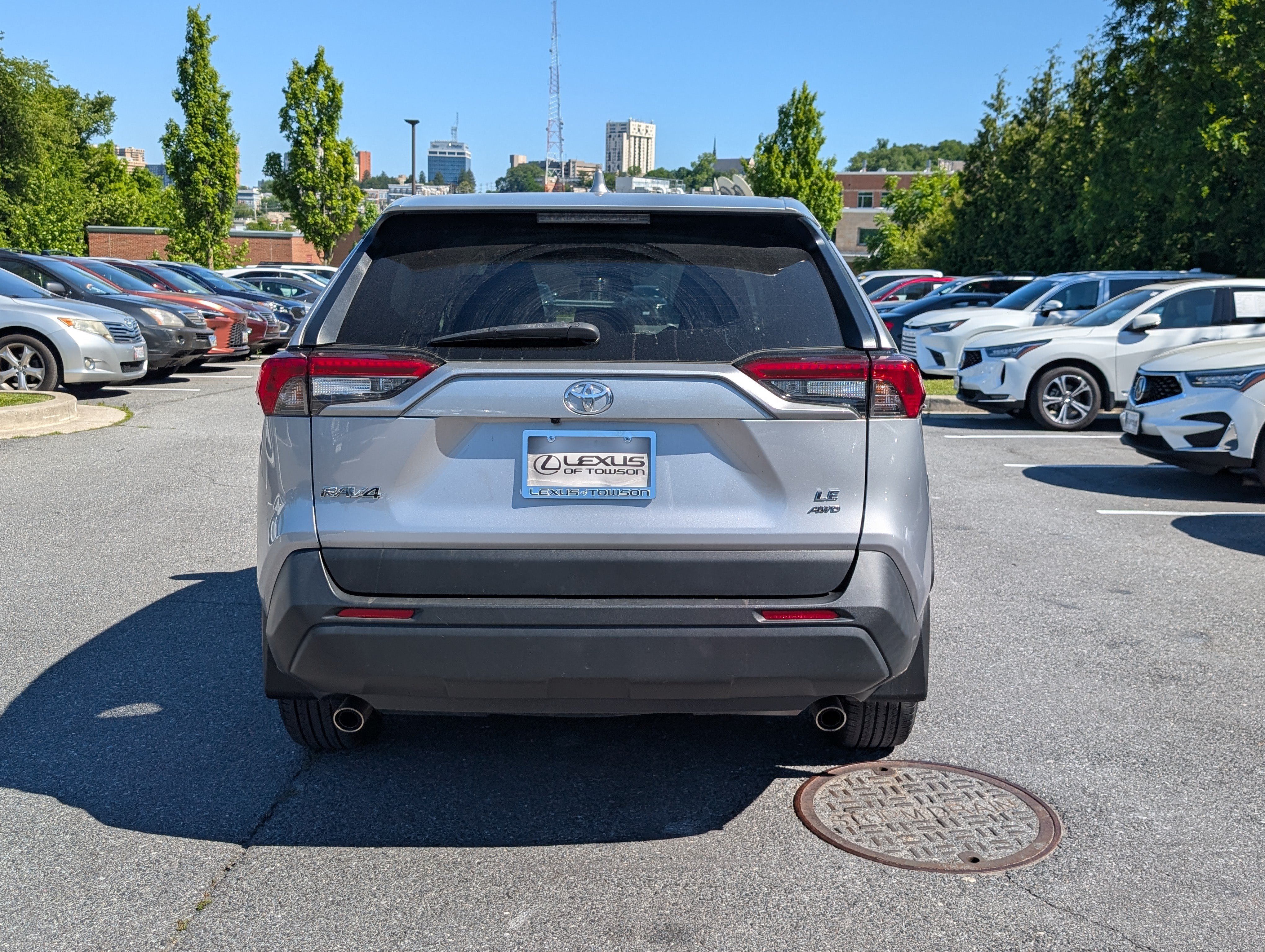 Used 2022 Toyota RAV4 LE AWD/4WD image 4