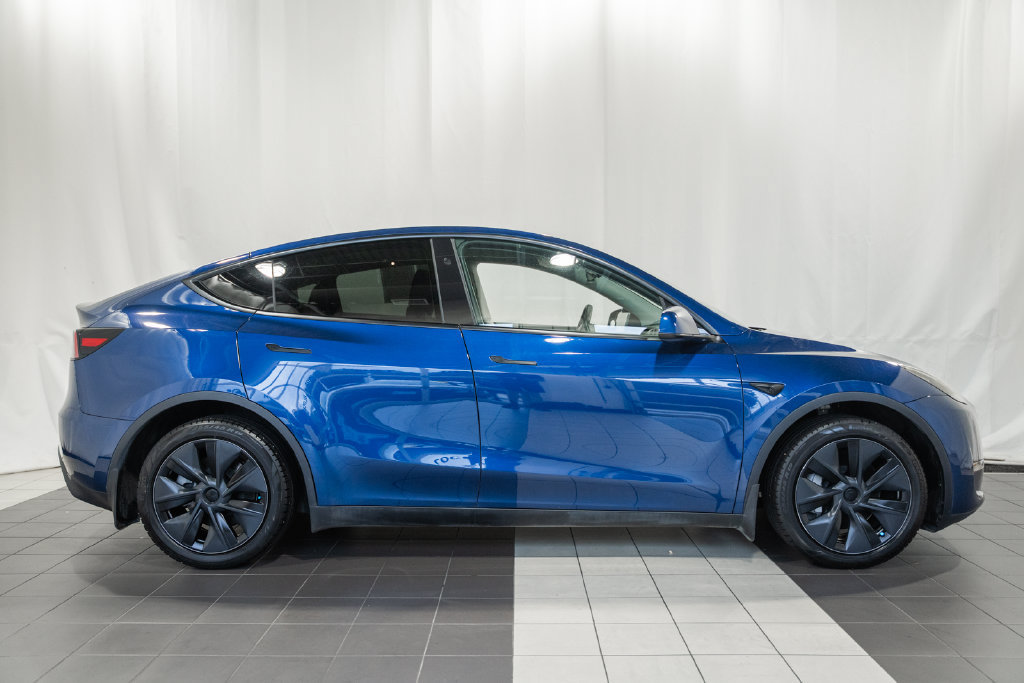 Used 2025 Tesla Model Y Long Range AWD/4WD image 2
