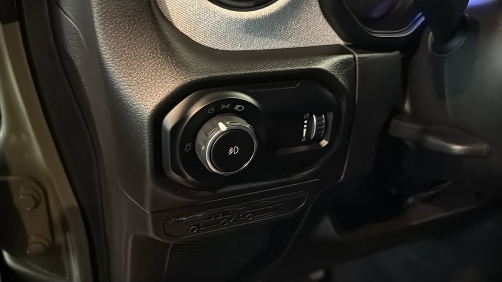 Used 2025 Jeep Wrangler Sport image 22