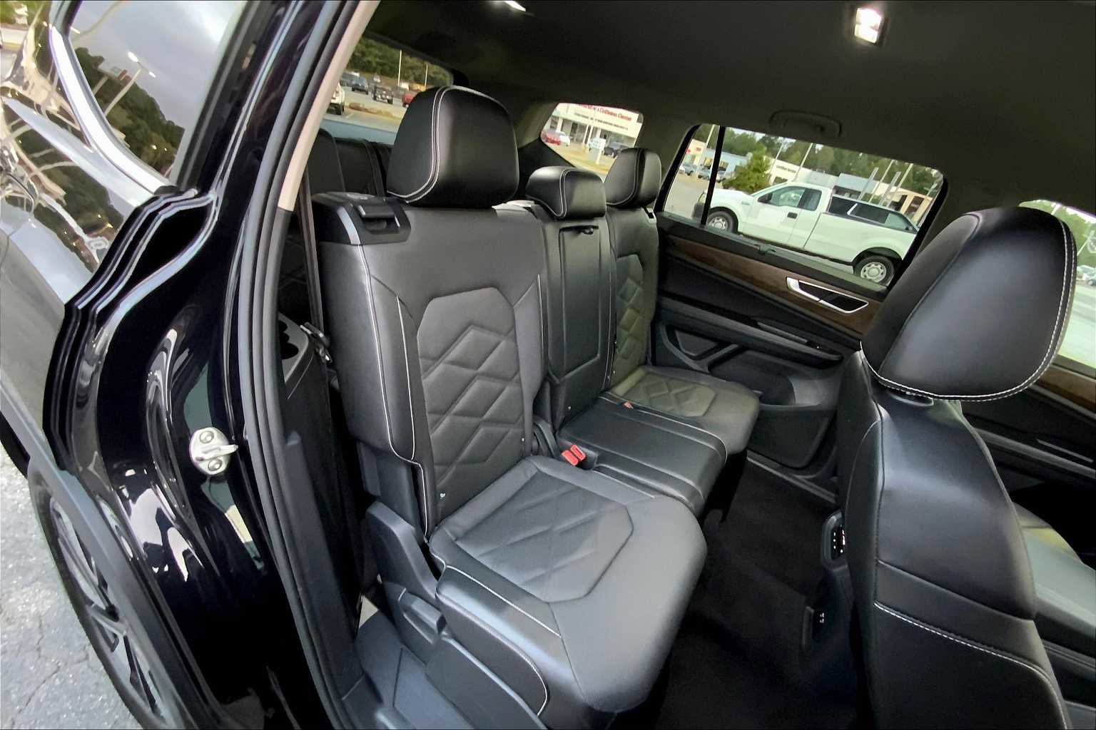 Used 2024 Volkswagen Atlas SE image 18