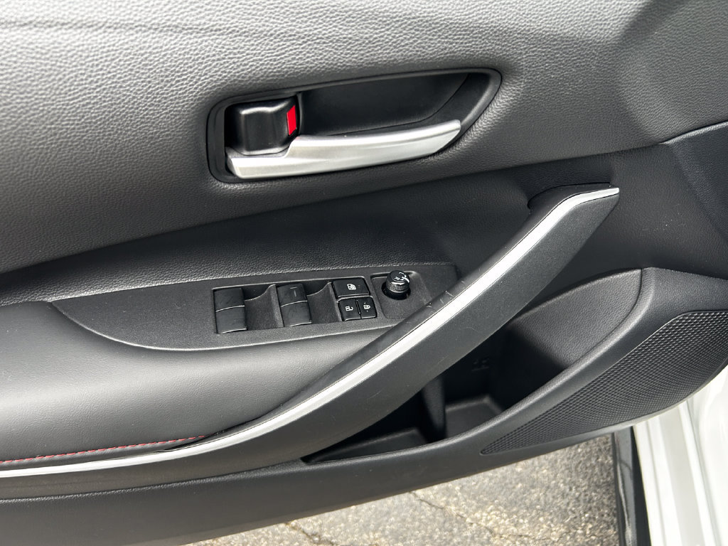 Used 2025 Toyota Corolla SE FWD image 8
