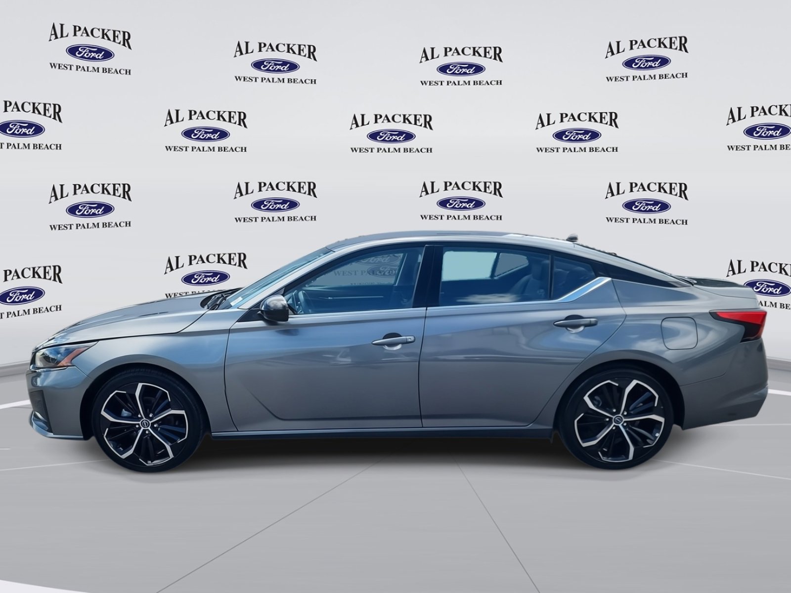 Used 2023 Nissan Altima 2.5 SR image 2