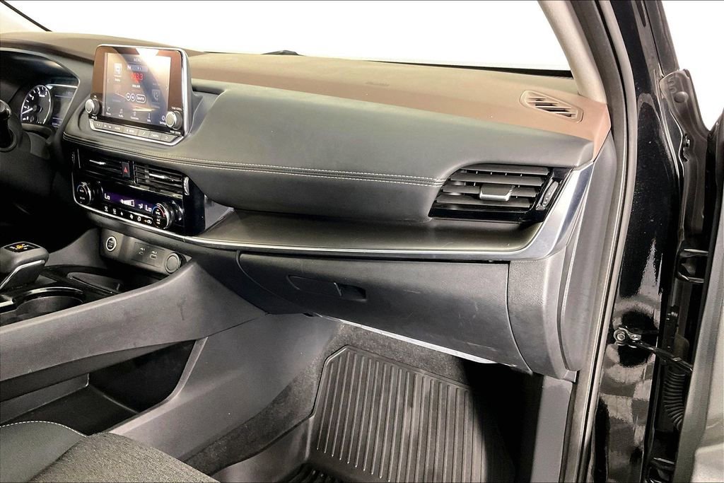 Used 2022 Nissan Rogue SV FWD image 21