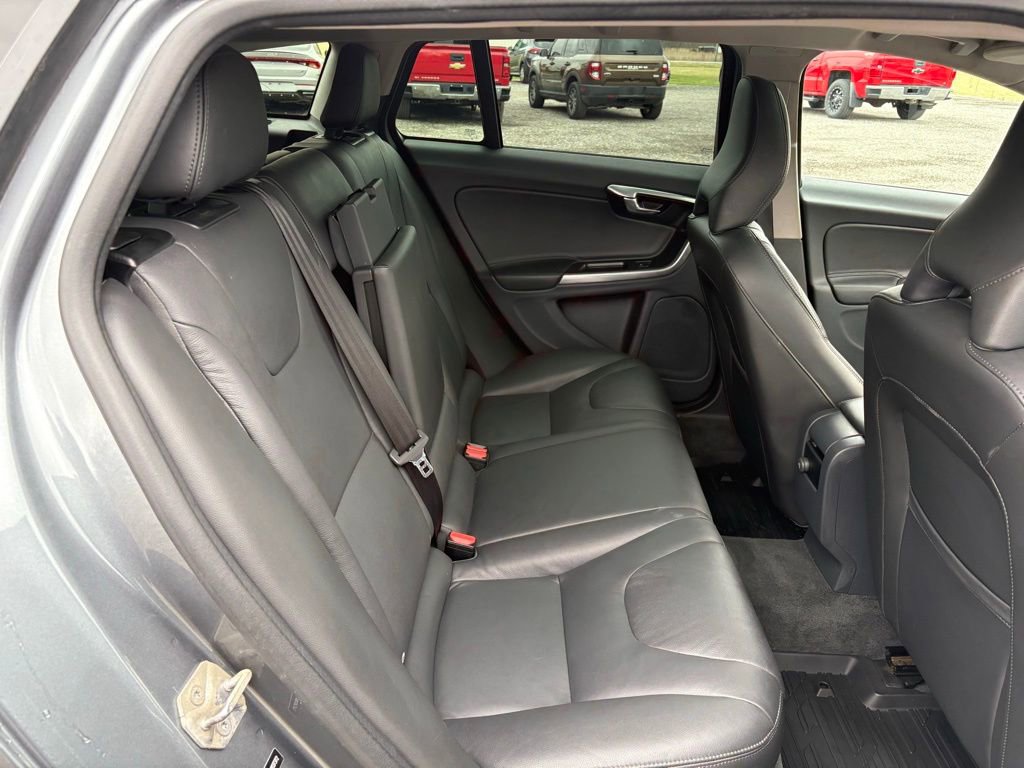 Used 2017 Volvo V60 T5 Cross Country w/ Convenience Package image 14