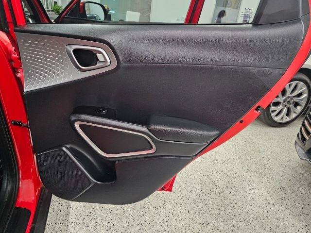 Used 2023 Kia Soul LX FWD image 33