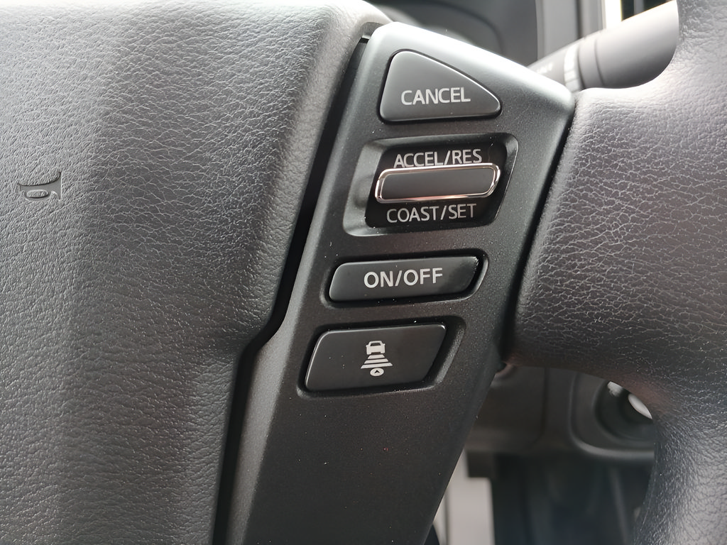 Used 2025 Nissan Frontier SV AWD/4WD image 23
