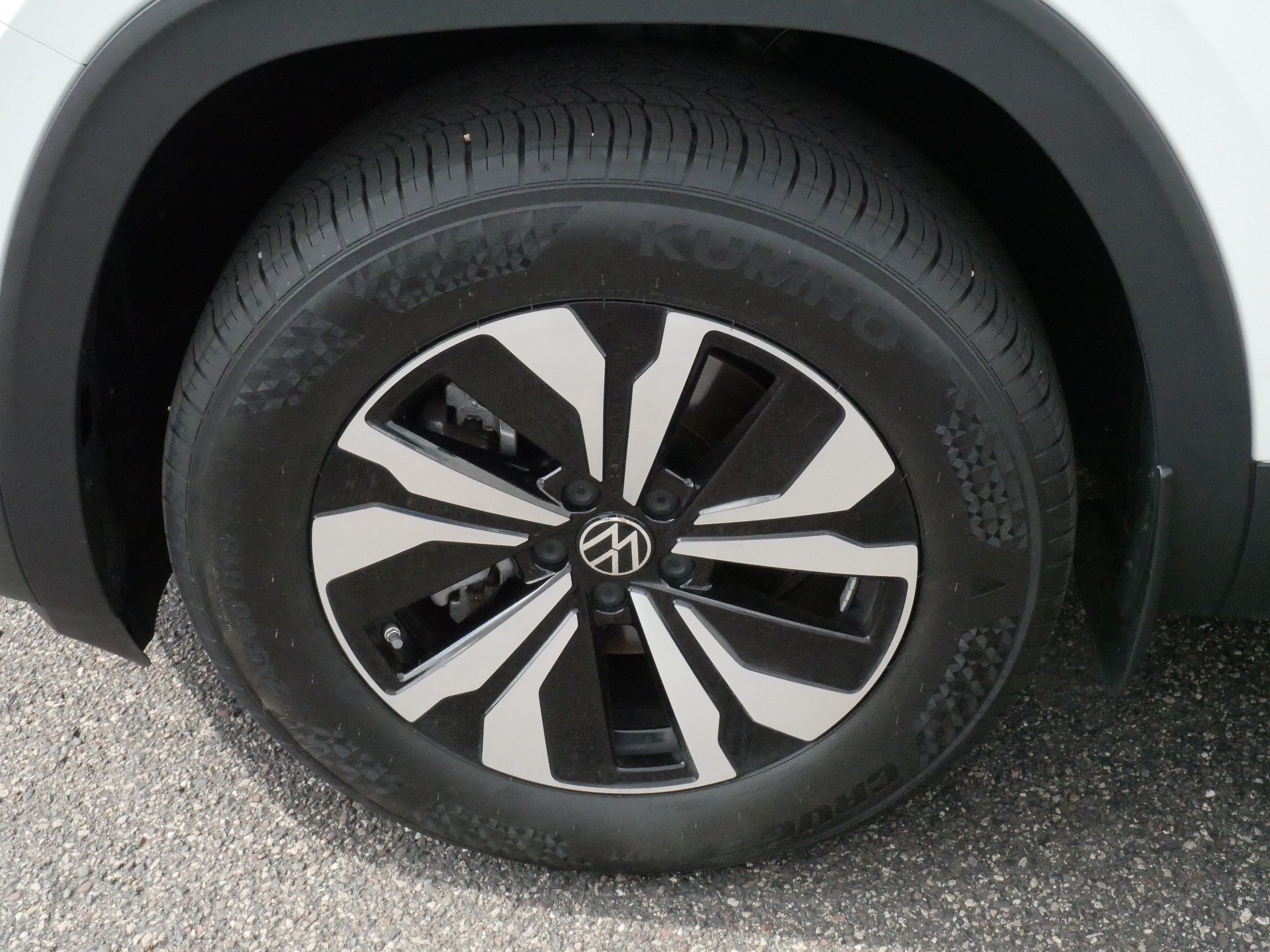 Certified 2024 Volkswagen Atlas Cross Sport SE AWD/4WD image 15