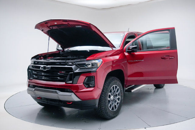 Used 2024 Chevrolet Colorado Z71 w/ Z71 Convenience Package 2 AWD/4WD image 18