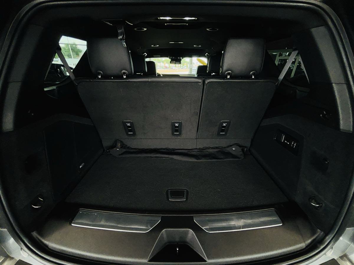 Used 2022 Cadillac Escalade Luxury AWD/4WD image 10