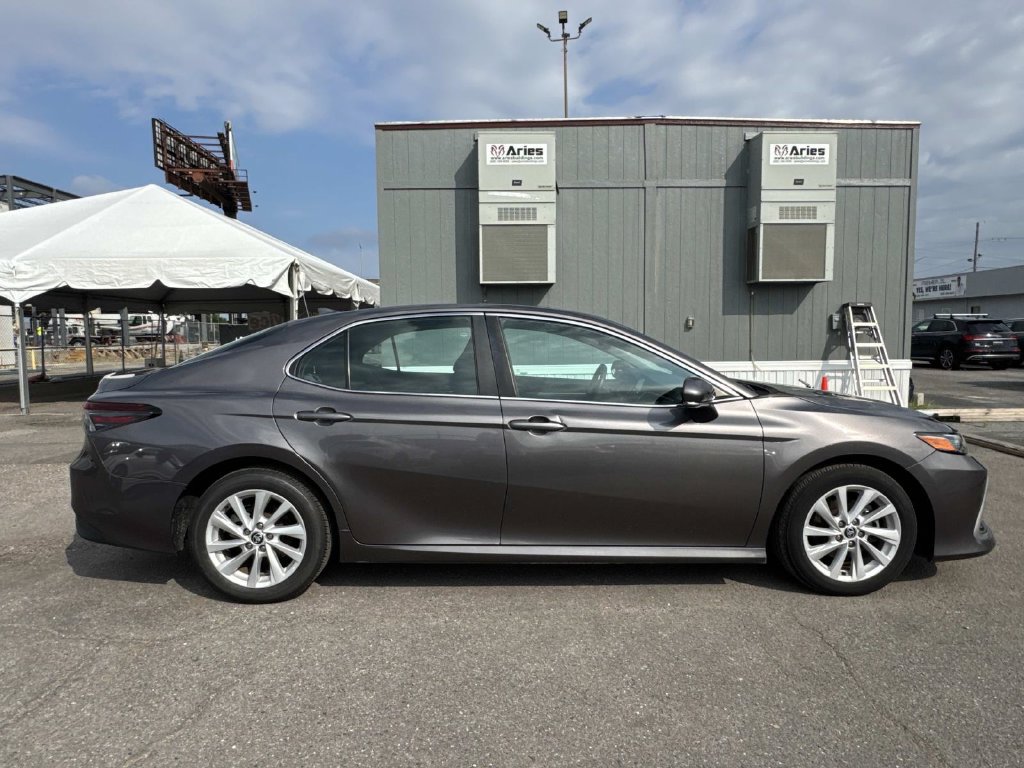 Used 2022 Toyota Camry LE w/ Convenience Package FWD image 11