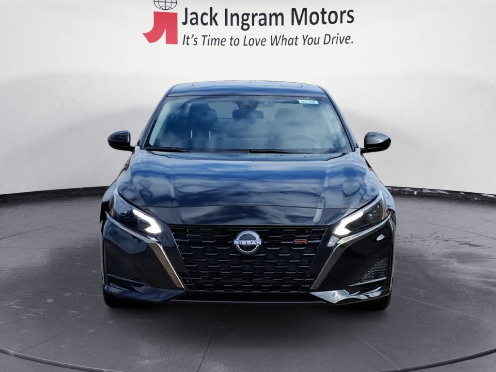Used 2025 Nissan Altima 2.5 SR w/ SR Premium Package FWD image 8