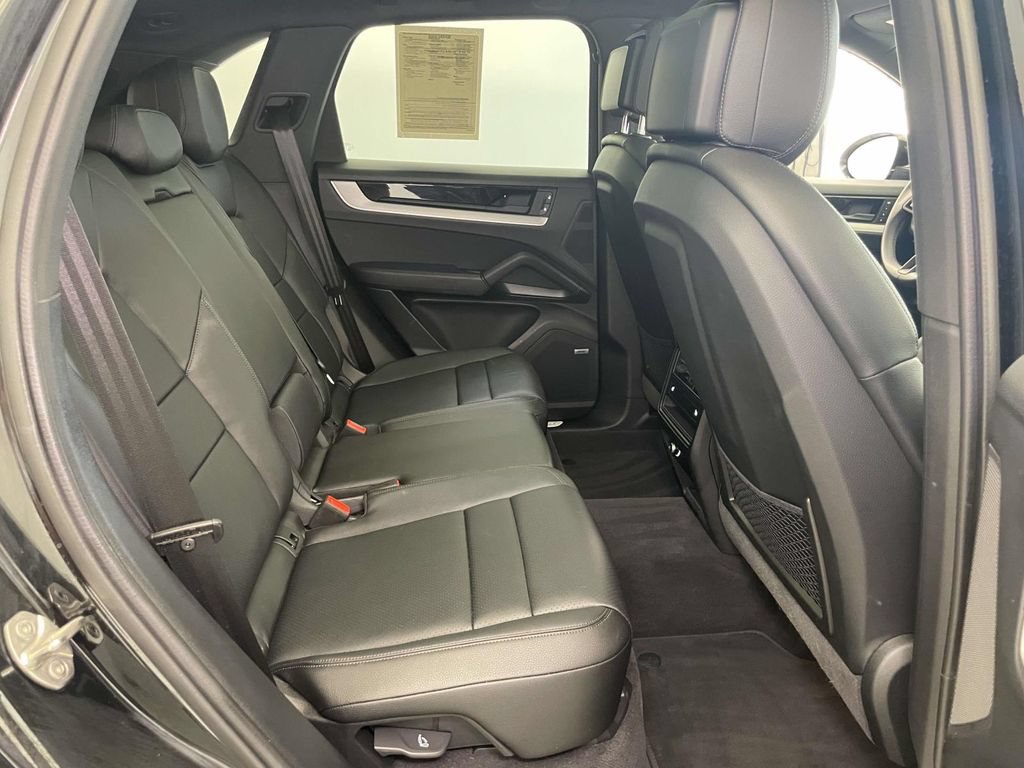 Certified 2025 Porsche Cayenne AWD/4WD image 22