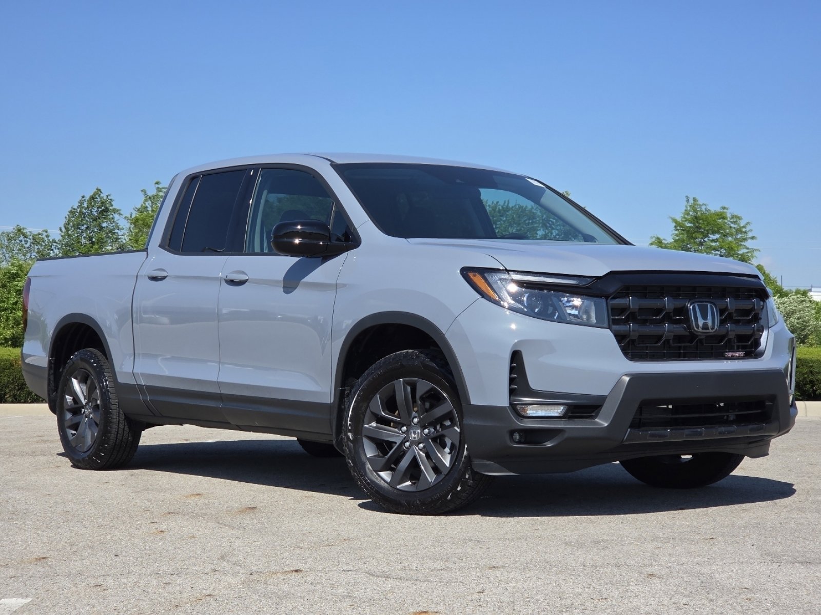 Used 2025 Honda Ridgeline Sport image 2
