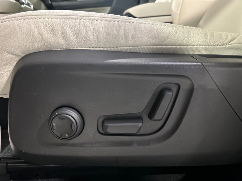 Certified 2023 Volvo XC40 B5 Plus w/ Climate Package image 11