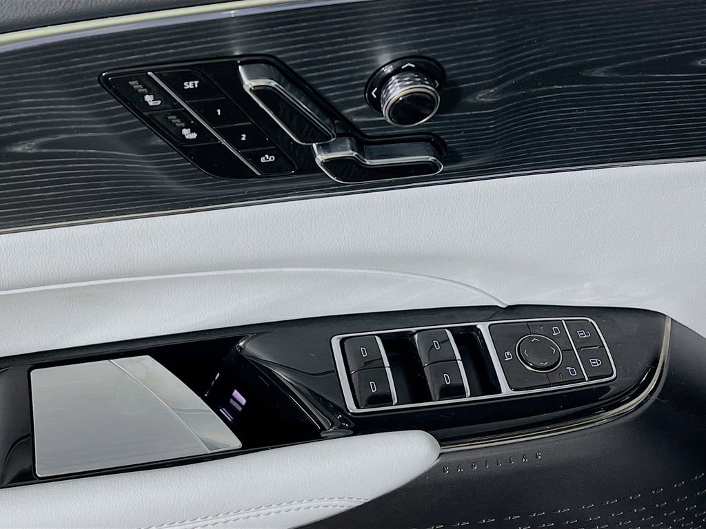 Used 2024 Cadillac Lyriq Luxury RWD image 17