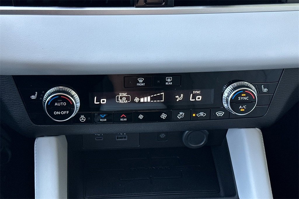 New 2025 Mitsubishi Outlander SEL image 21