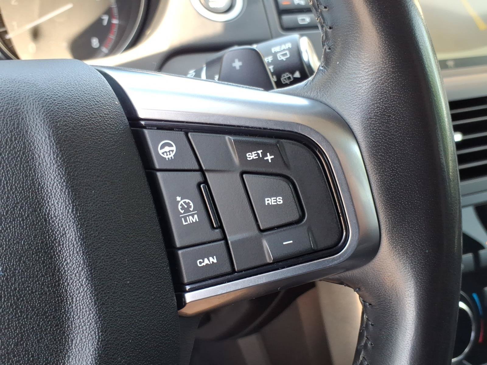Used 2019 Land Rover Discovery Sport SE AWD/4WD image 25