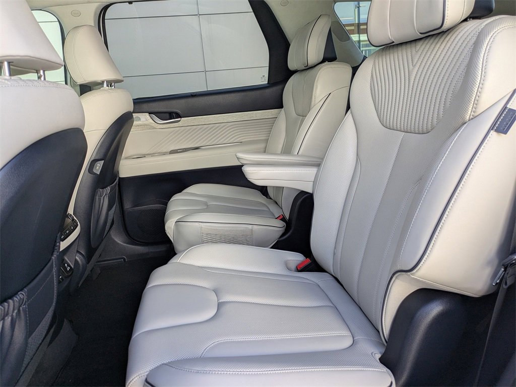 Used 2023 Hyundai Palisade Calligraphy image 15