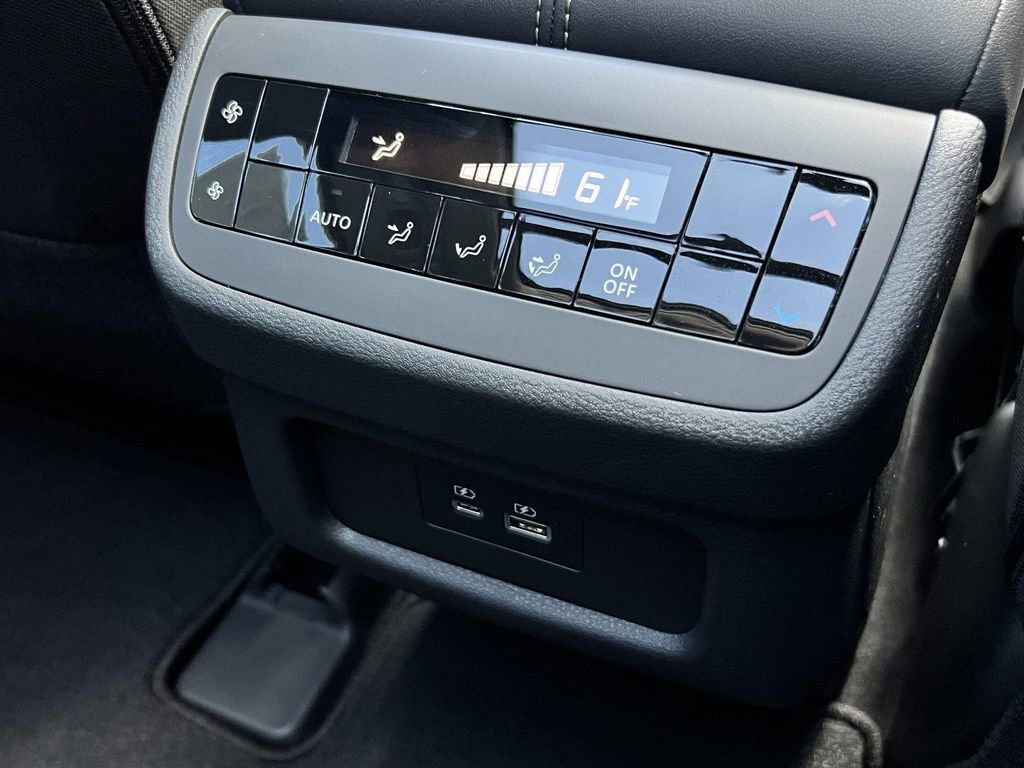 New 2025 Nissan Pathfinder SV w/ SV Premium Package image 27