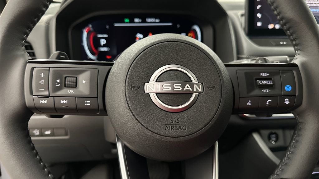 Used 2024 Nissan Rogue SL AWD/4WD image 16