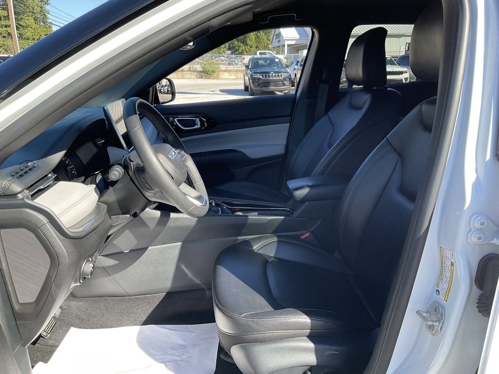 Used 2024 Jeep Compass Limited image 8