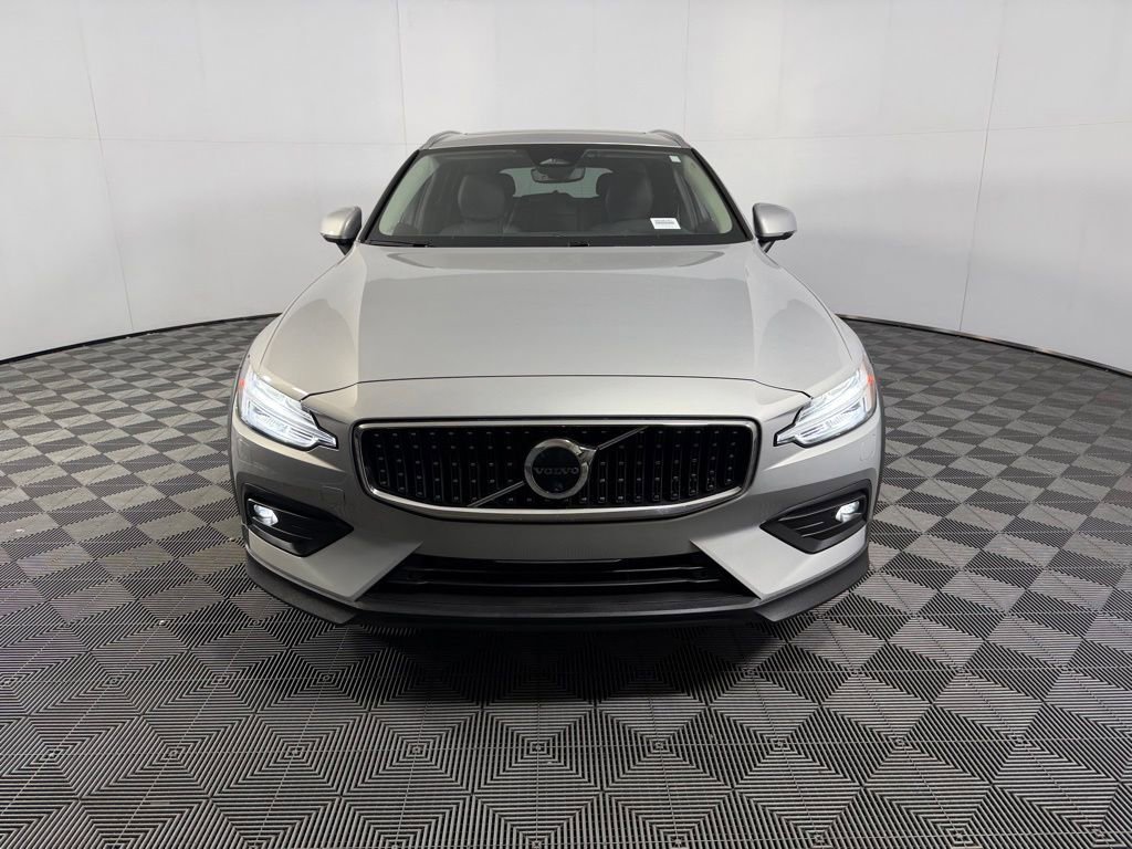 Used 2025 Volvo V60 B5 Cross Country Plus AWD/4WD image 11