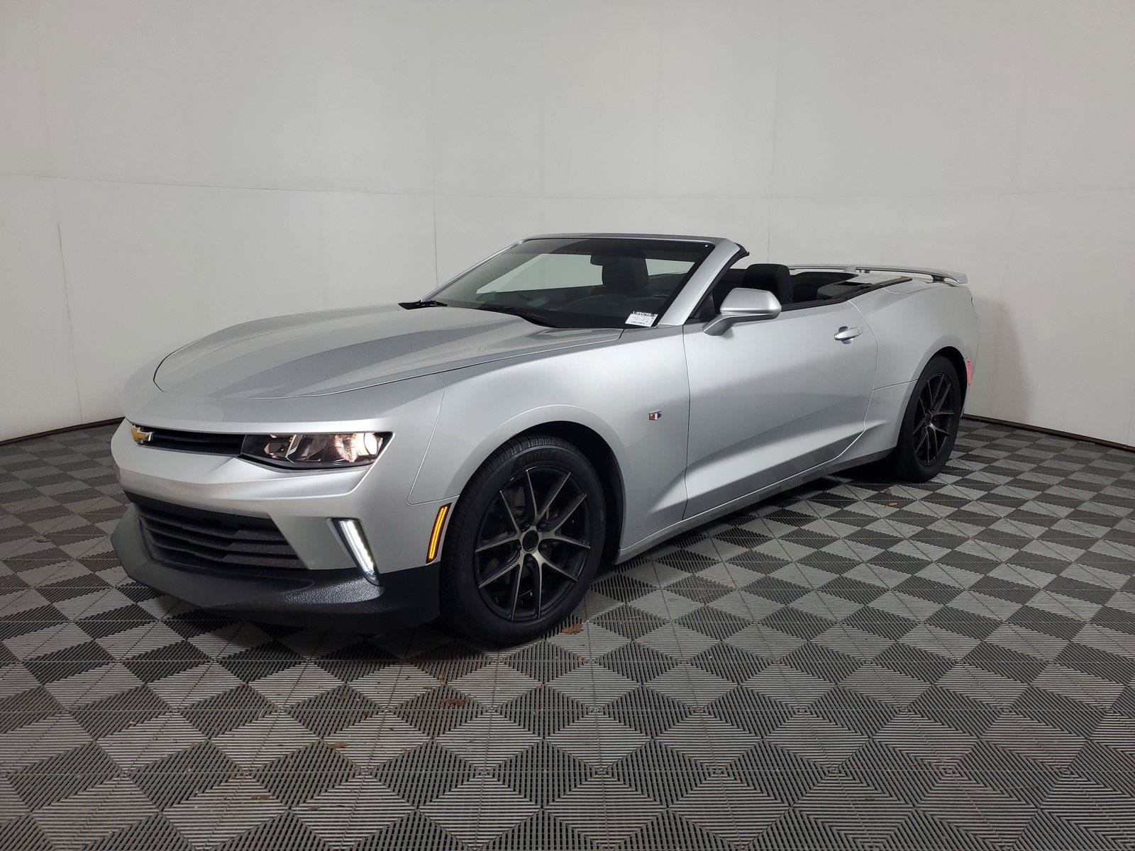 Used 2017 Chevrolet Camaro LT RWD image 29