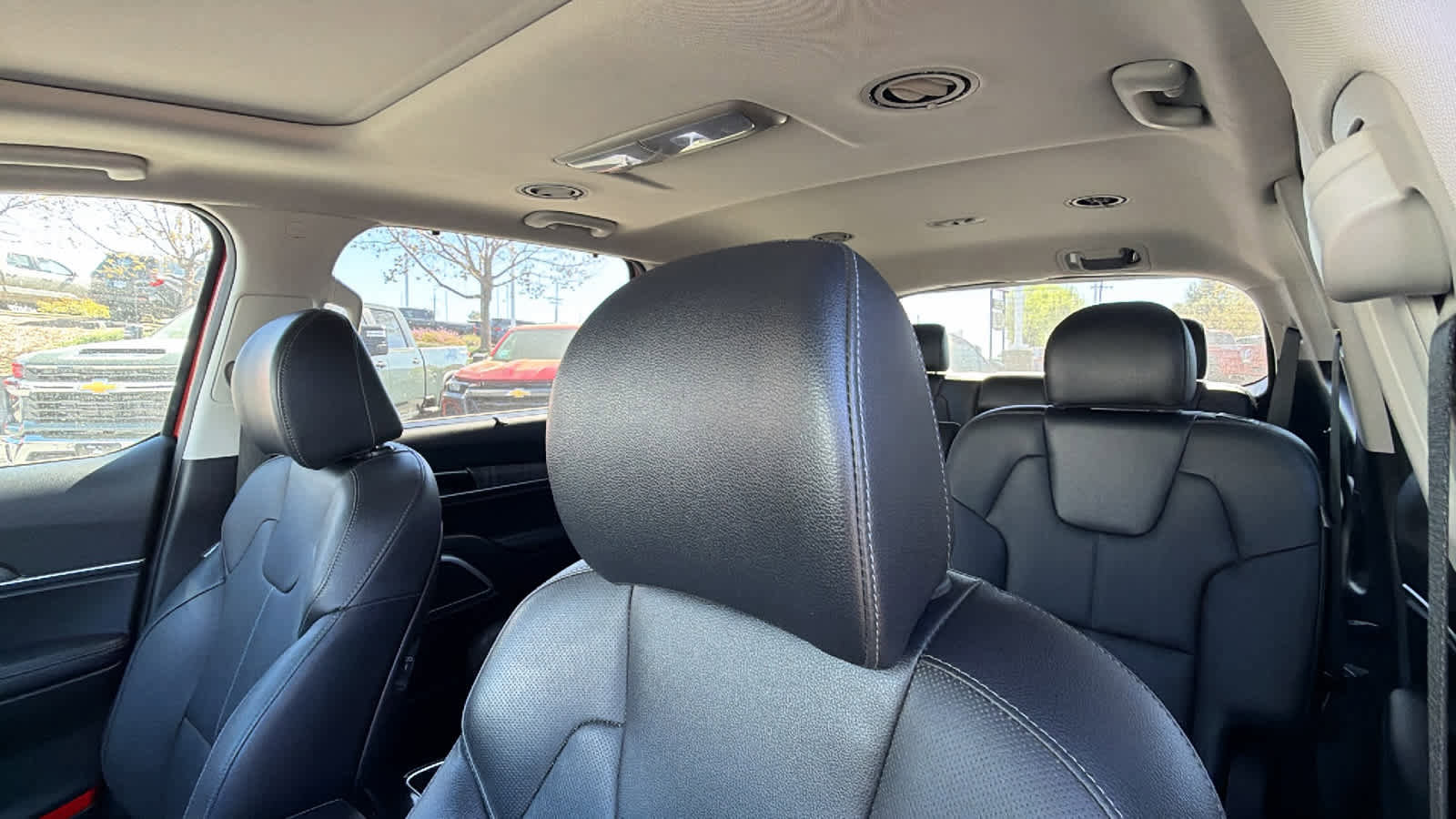 Used 2023 Kia Telluride EX w/ EX Captain's Chair Package image 11