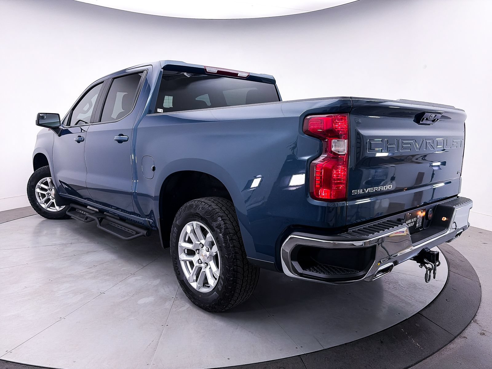 Used 2024 Chevrolet Silverado 1500 LT AWD/4WD image 3