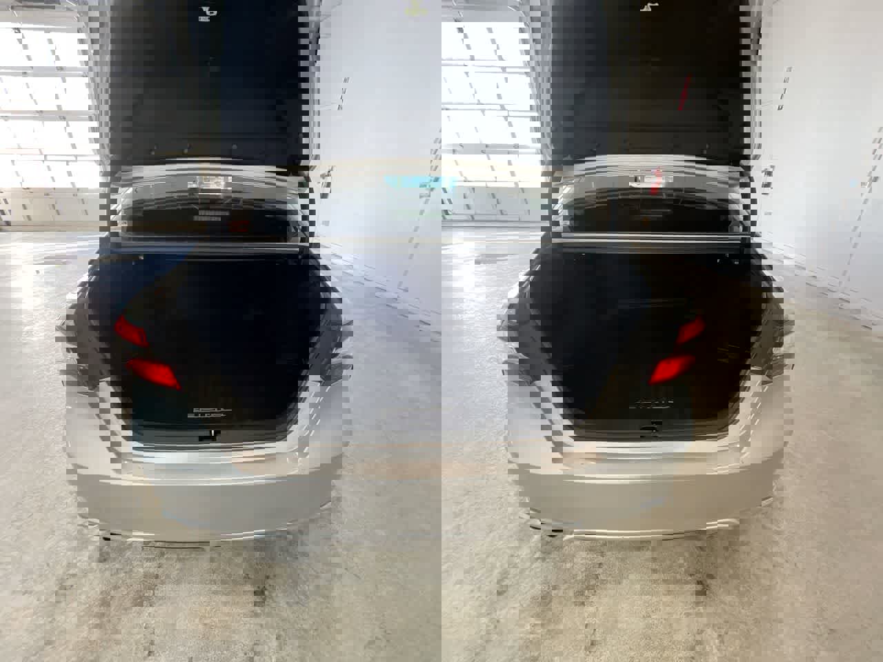 Used 2020 Toyota Camry SE w/ Sunroof Package image 24