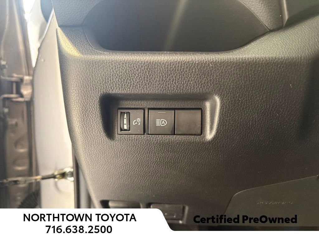 Used 2021 Toyota RAV4 LE image 14