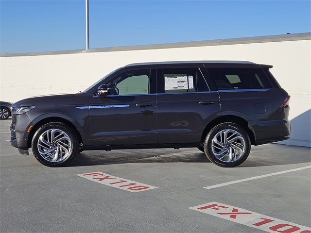 New 2025 Lincoln Navigator Reserve image 4
