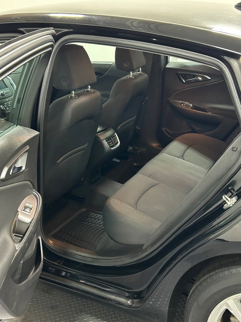 Used 2016 Chevrolet Malibu LT image 9