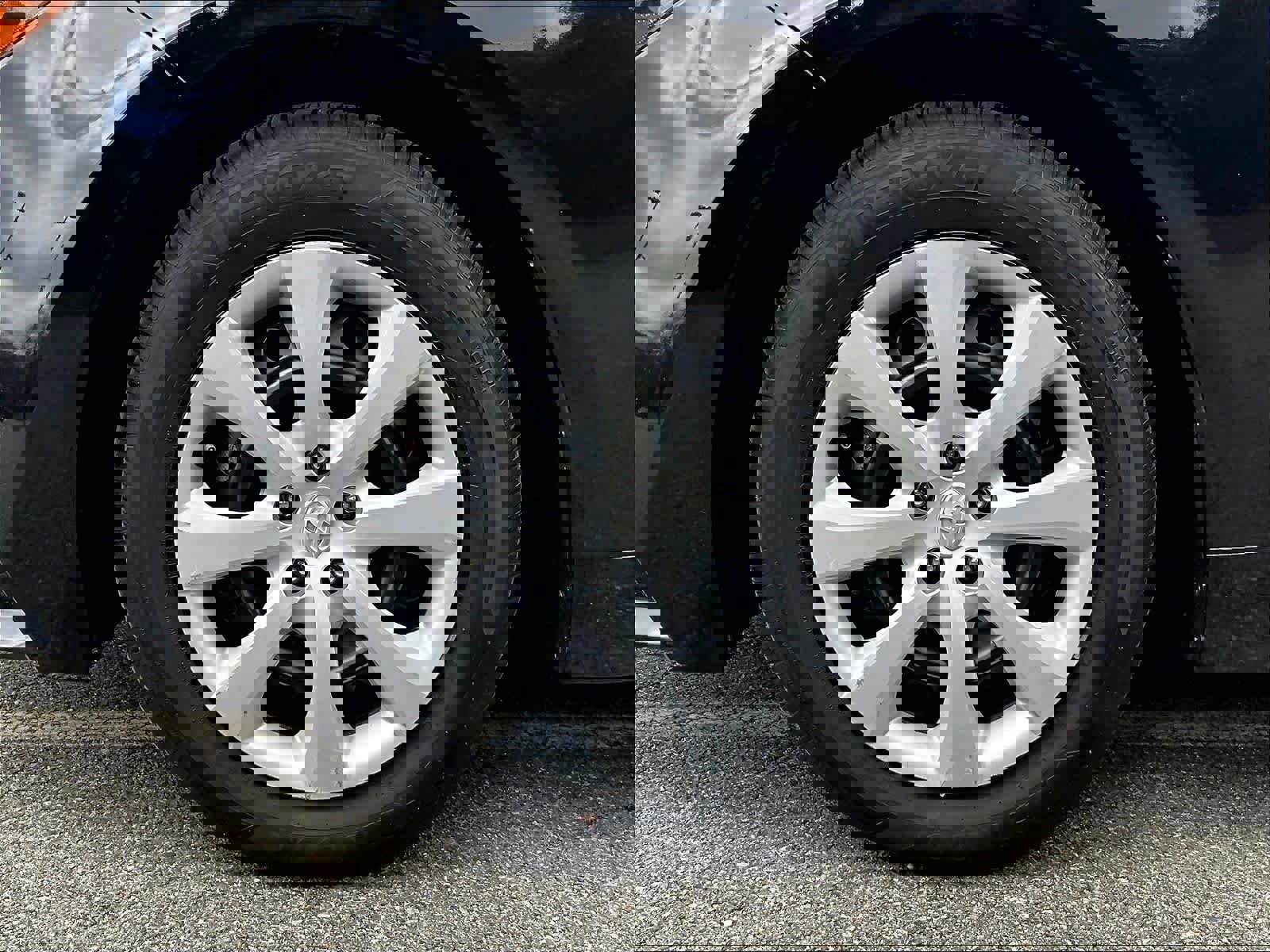 Used 2025 Toyota Corolla LE image 7