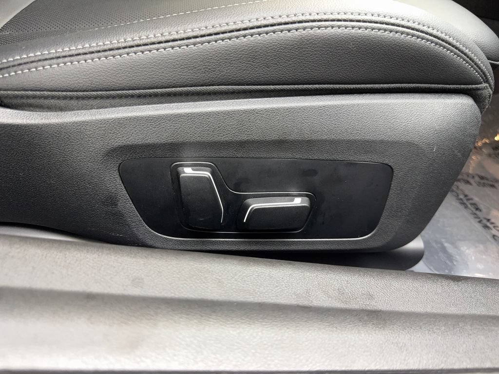 Used 2026 BMW 230i Coupe w/ Premium Package RWD image 41