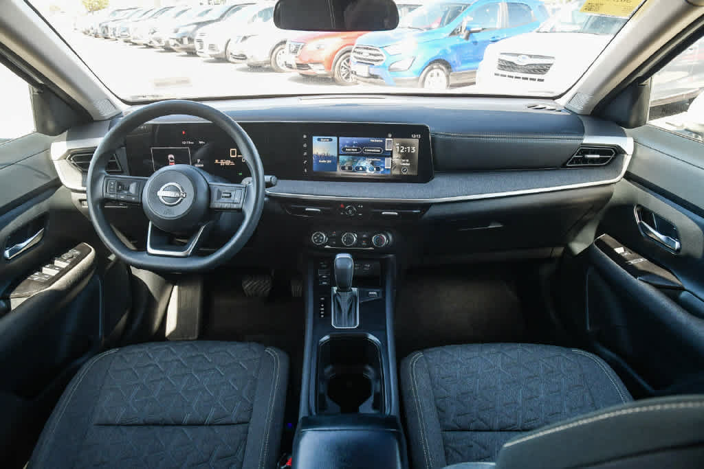 Used 2025 Nissan Kicks SV FWD image 13