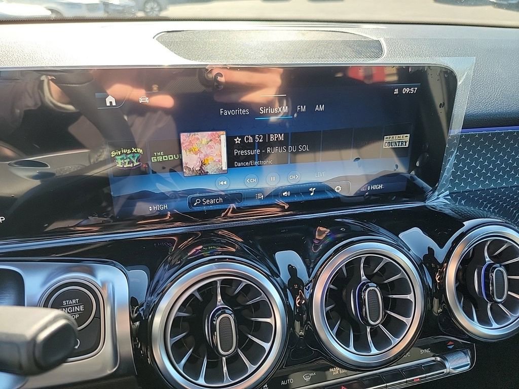 New 2025 Mercedes-Benz GLB 250 4MATIC image 14