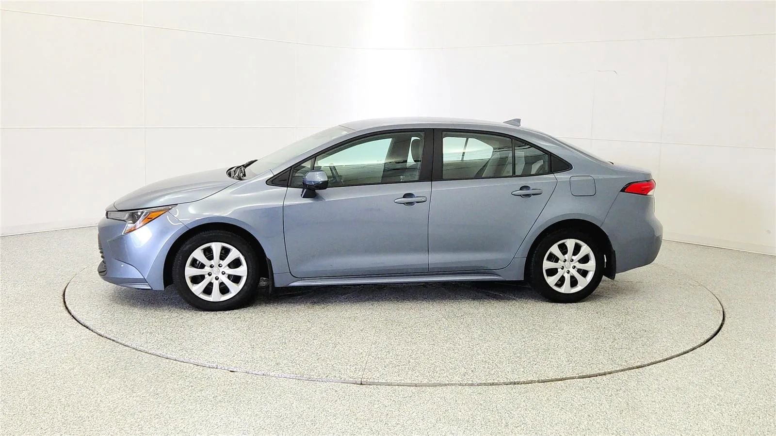 Used 2025 Toyota Corolla LE image 4
