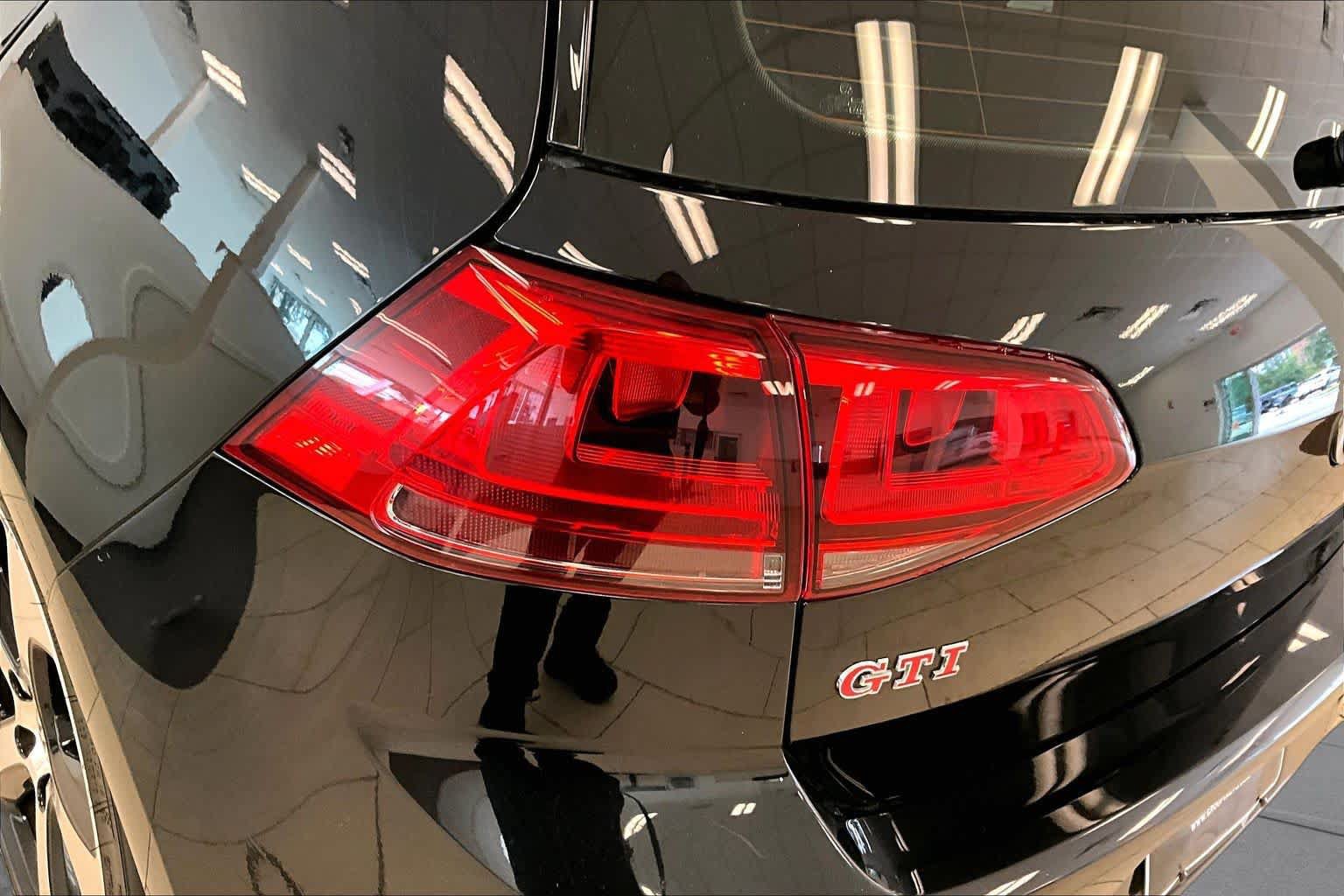 Used 2017 Volkswagen GTI Autobahn FWD image 26