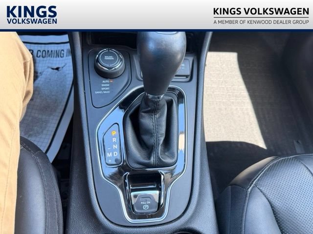 Used 2019 Jeep Cherokee Limited w/ Luxury Group AWD/4WD image 17