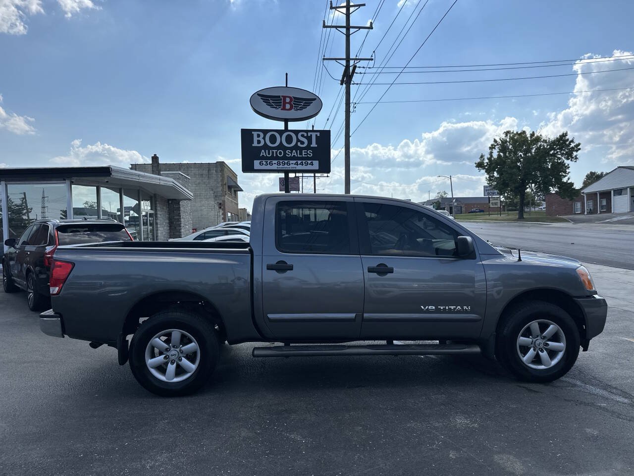 Used 2014 Nissan Titan SV w/ SV Value Truck Package AWD/4WD image 8
